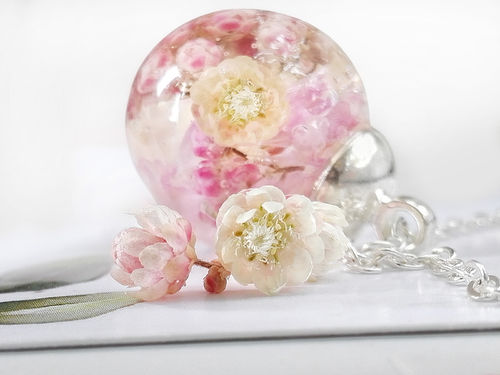 echte zarte rosa Blumen Blüten Kette Halskette Schmuck mini Pfingstrosen